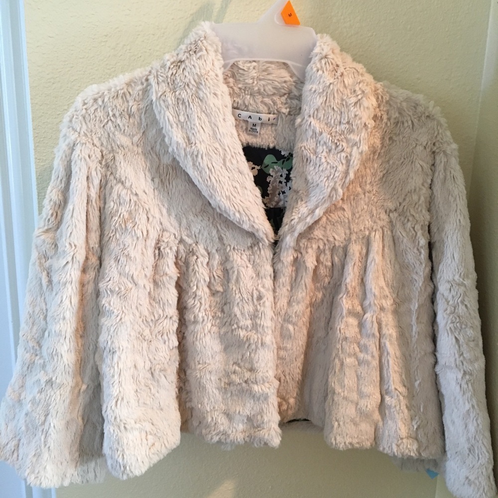 Cabi cropped faux fur jacket!